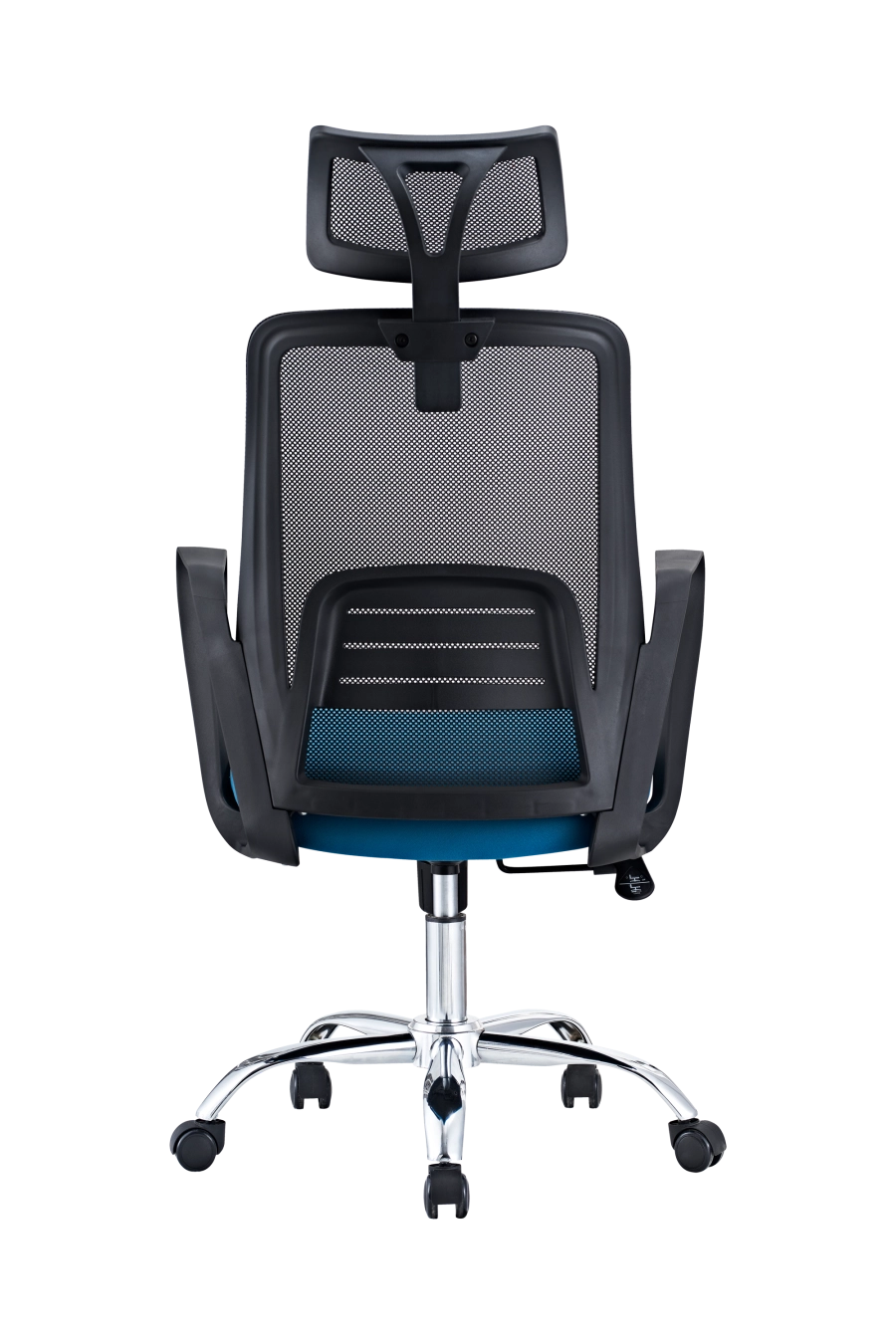 Modena: Transformă orele la birou în momente de relaxare datorită șezutului tapițat cu textil moale, susținut de un spătar din plasă acrilică ce lasă aerul să circule liber. Suportul lombar fix menține curbura naturală a coloanei, reducând oboseala de la sfârșitul zilei. Tetiera reglabilă pe înălțime îți sprijină gâtul indiferent de statura ta, iar cotierele fixe păstrează brațele într-o poziție firească. Baza rotativă și roțile din nailon alunecă silențios pe orice suprafață, fără urme. Schema cromatică negru-albastru adaugă o notă modernă, potrivită atât pentru home-office, cât și pentru spații corporative.