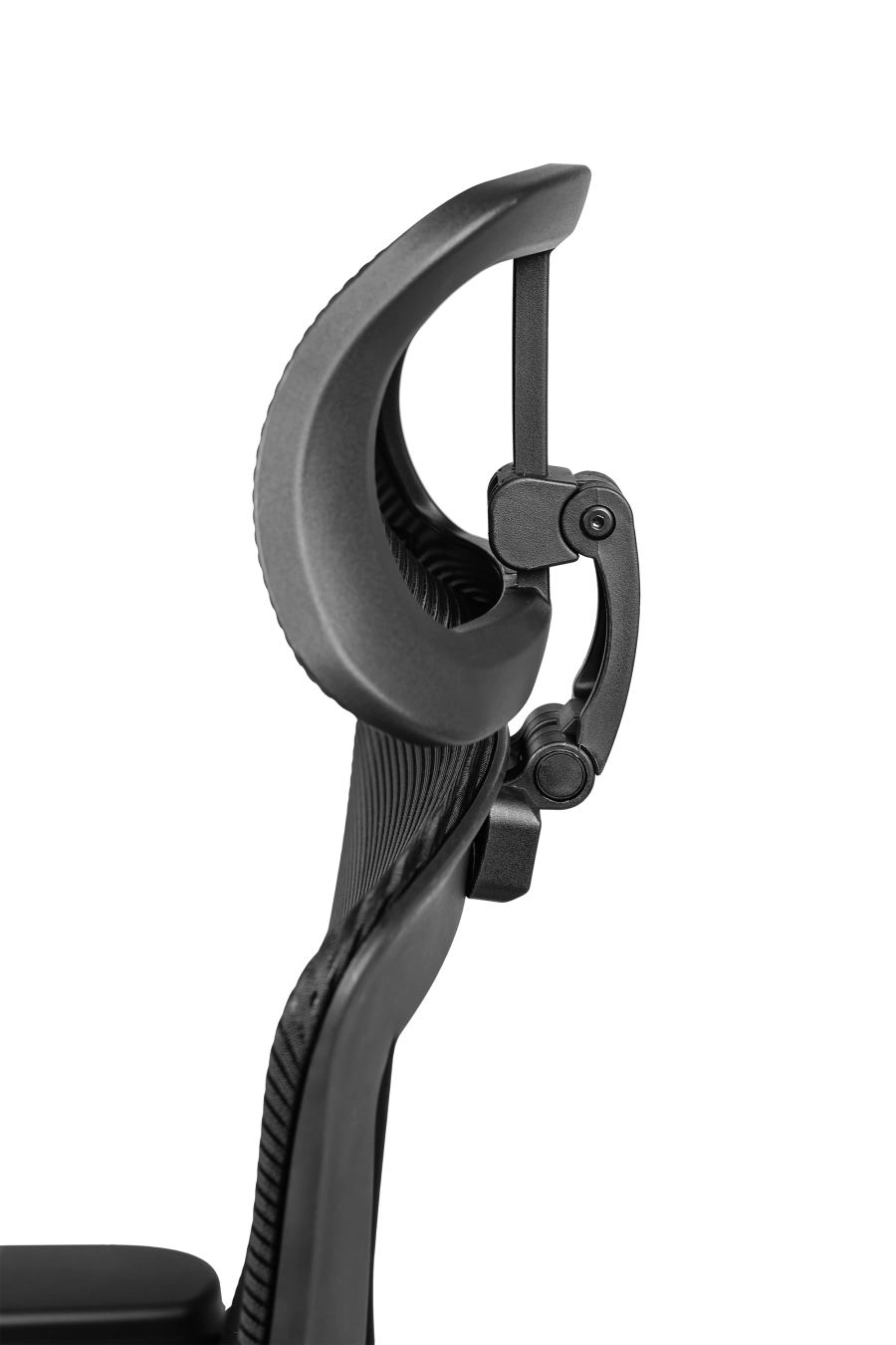 Santander: CUSTÓ Santander îți pune la dispoziție o tetieră reglabilă 3D și un suport lombar 2D, pentru potrivire pe înălțime și adâncime. Șezutul din spumă poliuritanică și spătarul din plasă acrilică lucrează împreună pentru confort și pentru a preveni supraîncălzirea. Cotierele „flip-up” se ridică la nevoie, eliberând spațiu atunci când te apropii de birou sau când dorești libertate de mișcare. Baza rotativă și roțile din nailon asigură deplasări line chiar și pe suprafețe lucioase. Alegerea perfectă pentru profesioniștii care își doresc confort ajustabil și versatilitate maximă.