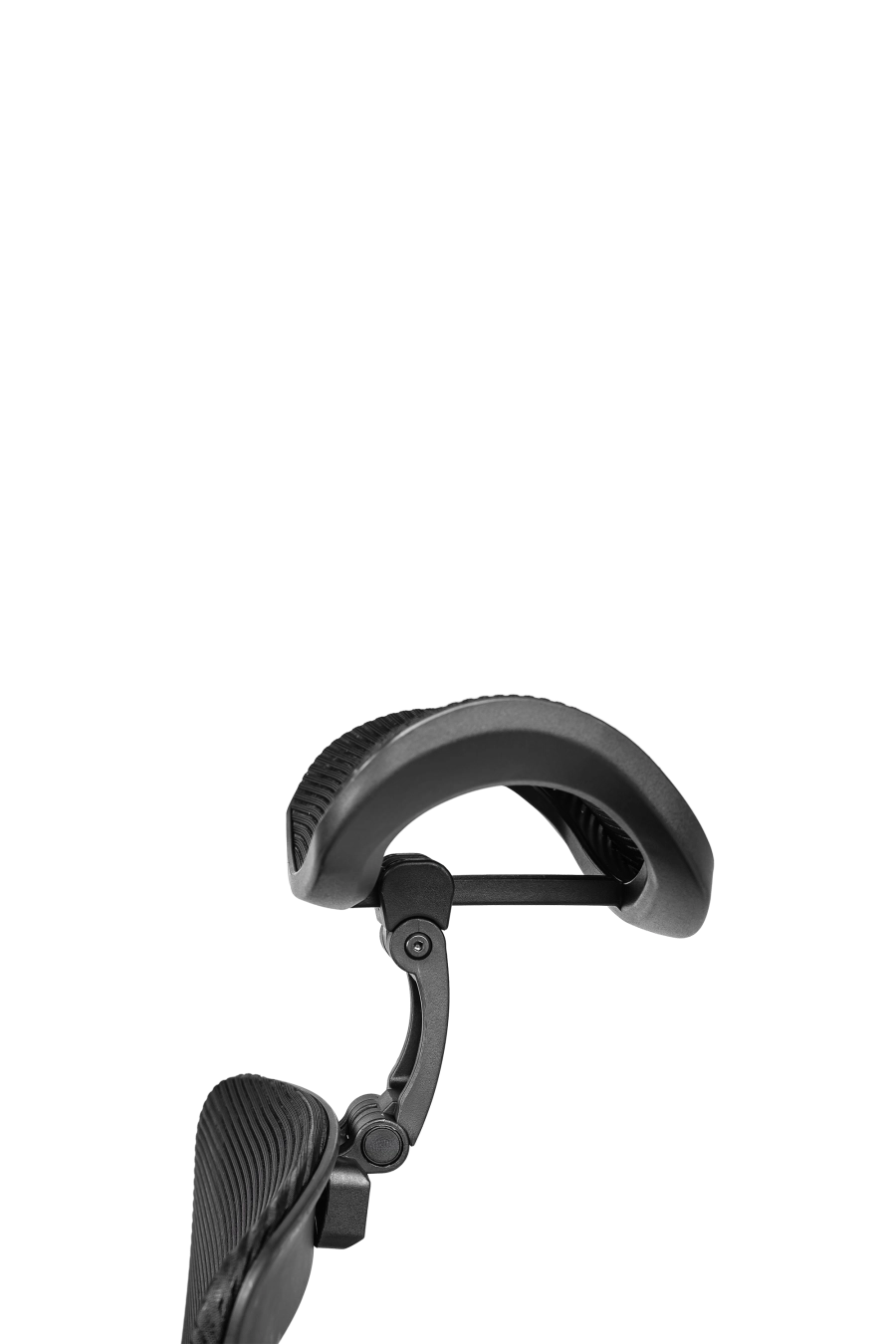 Santander: CUSTÓ Santander îți pune la dispoziție o tetieră reglabilă 3D și un suport lombar 2D, pentru potrivire pe înălțime și adâncime. Șezutul din spumă poliuritanică și spătarul din plasă acrilică lucrează împreună pentru confort și pentru a preveni supraîncălzirea. Cotierele „flip-up” se ridică la nevoie, eliberând spațiu atunci când te apropii de birou sau când dorești libertate de mișcare. Baza rotativă și roțile din nailon asigură deplasări line chiar și pe suprafețe lucioase. Alegerea perfectă pentru profesioniștii care își doresc confort ajustabil și versatilitate maximă.