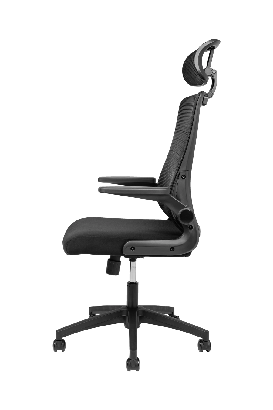 Santander: CUSTÓ Santander îți pune la dispoziție o tetieră reglabilă 3D și un suport lombar 2D, pentru potrivire pe înălțime și adâncime. Șezutul din spumă poliuritanică și spătarul din plasă acrilică lucrează împreună pentru confort și pentru a preveni supraîncălzirea. Cotierele „flip-up” se ridică la nevoie, eliberând spațiu atunci când te apropii de birou sau când dorești libertate de mișcare. Baza rotativă și roțile din nailon asigură deplasări line chiar și pe suprafețe lucioase. Alegerea perfectă pentru profesioniștii care își doresc confort ajustabil și versatilitate maximă.