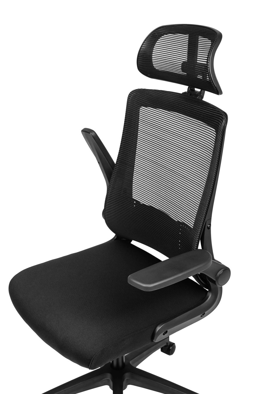 Santander: CUSTÓ Santander îți pune la dispoziție o tetieră reglabilă 3D și un suport lombar 2D, pentru potrivire pe înălțime și adâncime. Șezutul din spumă poliuritanică și spătarul din plasă acrilică lucrează împreună pentru confort și pentru a preveni supraîncălzirea. Cotierele „flip-up” se ridică la nevoie, eliberând spațiu atunci când te apropii de birou sau când dorești libertate de mișcare. Baza rotativă și roțile din nailon asigură deplasări line chiar și pe suprafețe lucioase. Alegerea perfectă pentru profesioniștii care își doresc confort ajustabil și versatilitate maximă.