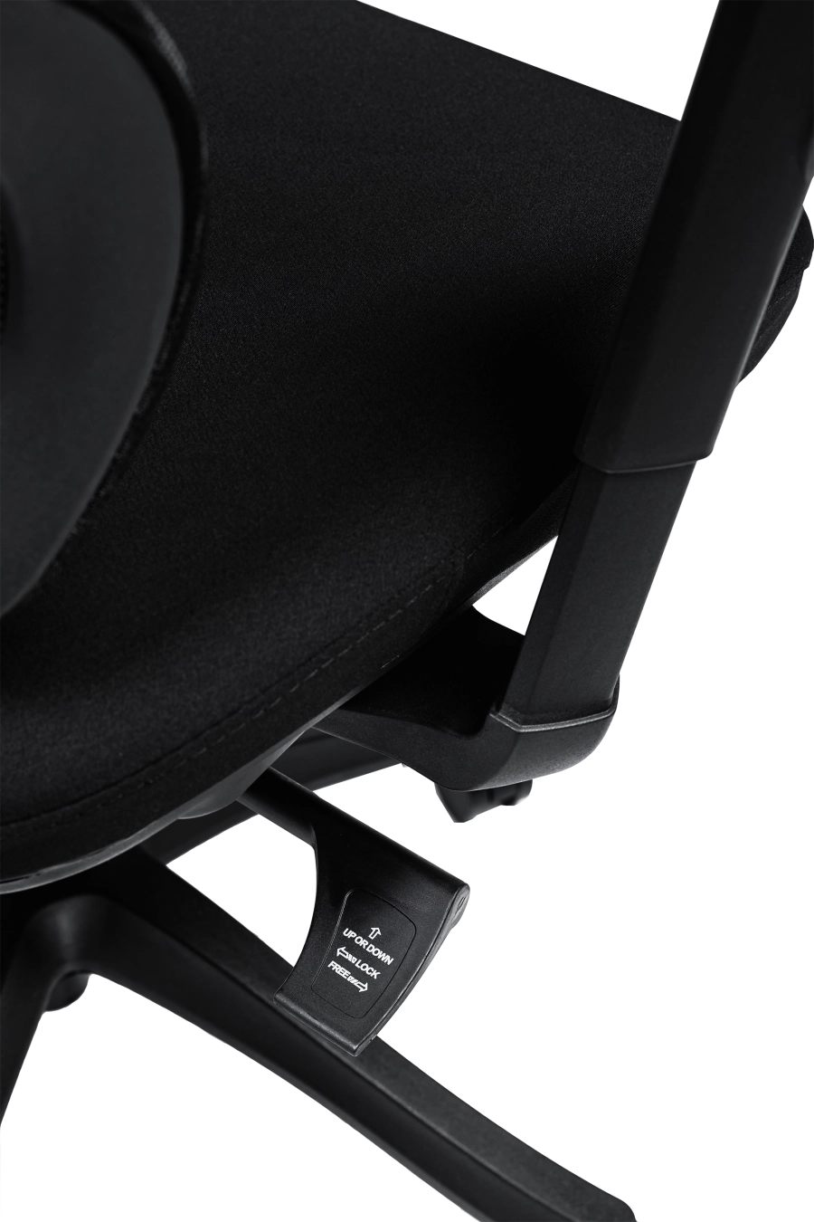 Lyon: CUSTÓ Lyon combină o tetieră 3D ajustabilă și cotiere reglabile, oferind suport precis în zona capului și a antebrațelor. Spătarul din plasă acrilică permite circulația aerului, în timp ce șezutul din spumă de densitate înaltă amortizează presiunea. Suportul lombar fix păstrează curba naturală a spatelui, favorizând o postură sănătoasă. Roțile din nailon se mișcă ușor pe podele dure, păstrând liniștea în birou. Designul all-black întărește ideea de profesionalism și se potrivește birourilor moderne.