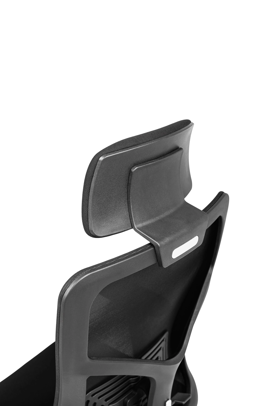 Genoa: CUSTÓ Genoa îmbină șezutul textil cu spătarul din plasă acrilică, pentru echilibru ideal între confort și ventilație. Suportul lombar reglabil îți permite să setezi punctul de contact exact unde ai nevoie. Tetiera ajustabilă elimină tensiunea din zona gâtului, iar cotierele pe înălțime mențin brațele relaxate. Baza rotativă și roțile din plastic facilitează mișcarea rapidă fără zgomot. Designul all-black oferă un aspect elegant și versatil, potrivit oricărui decor.