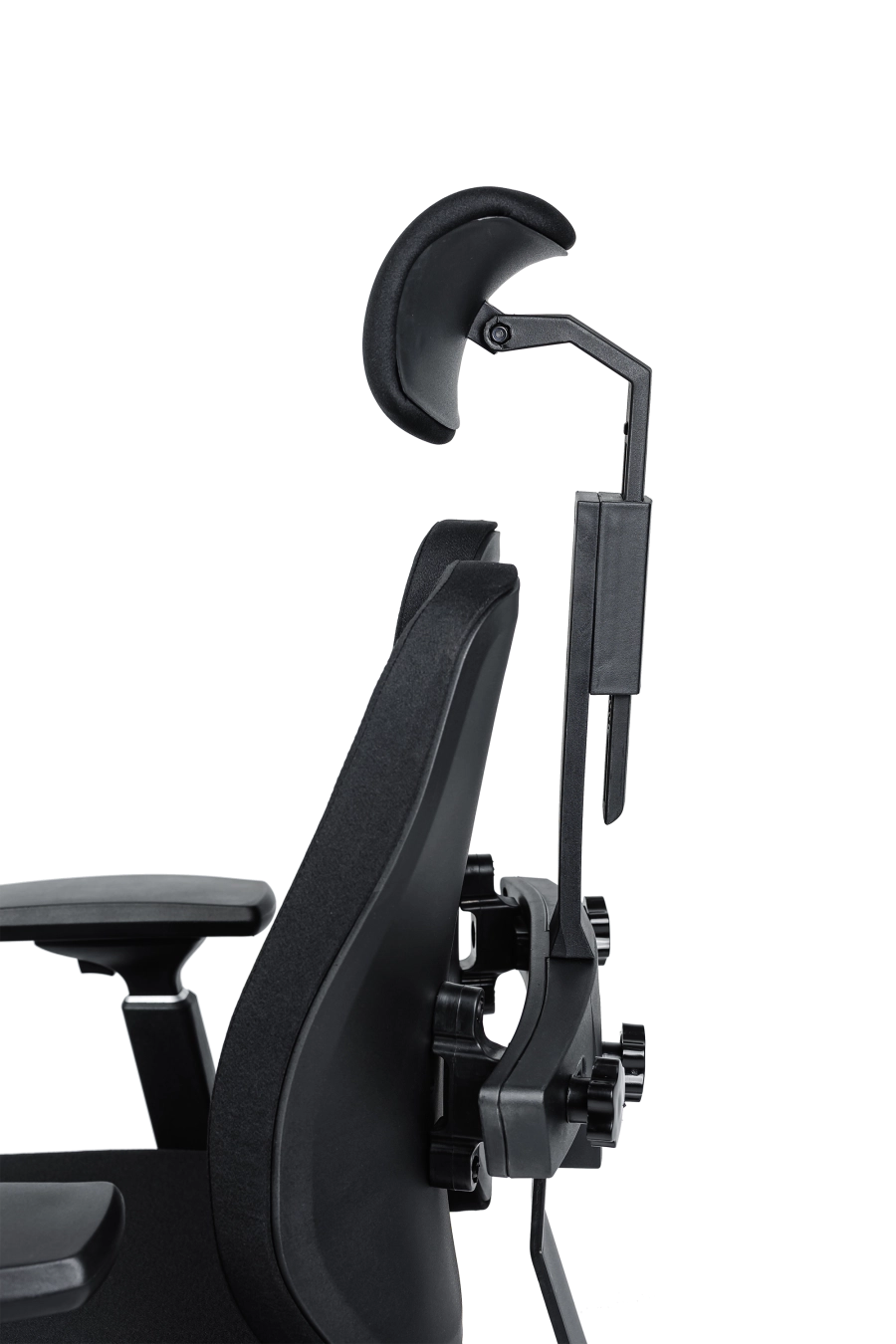 Budapesta: CUSTÓ Budapesta combină sezutul și spătarul căptușite în textil plăcut la atingere cu un suport lombar reglabil ce previne disconfortul în zona inferioară a spatelui. Poți glisa șezutul înainte sau înapoi pentru a regla adâncimea, iar tetiera 2D susține ceafa la unghiul dorit. Cotierele 3D se ajustează rapid pe înălțime, adâncime și rotație, menținând brațele relaxate la tastatură. Mecanismul sincron încurajează mișcările naturale. Roțile din poliuretan rulează lin, protejând suprafețele delicate. Ideal pentru profesioniștii care petrec ore întregi în fața calculatorului.