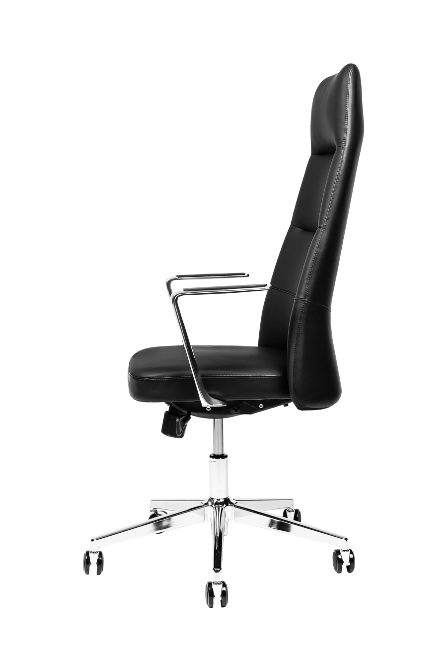 Milano: CUSTÓ Milano adoptă minimalismul pielii artificiale negre, oferind un aspect sobru și profesional. Șezutul ergonomic și spătarul înalt susțin postura corectă, iar cotierele fixe păstrează antebrațele într-un unghi natural. Mecanismul de balans permite pauze rapide de destindere, prevenind rigiditatea musculară. Baza rotativă ușoară și roțile din poliuretan asigură mobilitate lină în spațiul de lucru. Rezistența materialelor face față utilizării zilnice intense, fiind alegerea potrivită pentru săli de ședință sau recepții executive.