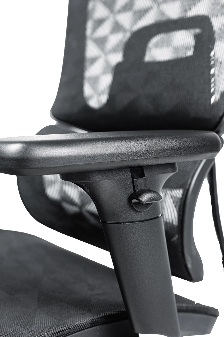 Graz: Cu șezut și spătar din plasă elastomerică, CUSTÓ Graz garantează respirabilitate și susținere elastică pe tot parcursul zilei. Tetiera 3D și brațele 3D se ajustează în fiecare direcție, iar suportul lombar fix stabilizează zona critică a spatelui. Șezutul glisant adaptă adâncimea pentru orice statură, iar suportul extensibil pentru picioare transformă pauzele într-un veritabil moment de relaxare. Mecanismul sincron urmărește mișcările naturale ale corpului, reducând oboseala. Roțile din poliuretan protejează pardoseala și se mișcă silențios.