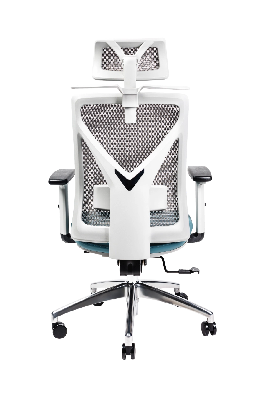 Vigo: CUSTÓ Vigo este gândit pentru multitasking agil: spătar din plasă acrilică răcoritoare, șezut textil confortabil și un umeraș integrat care menține sacoul impecabil. Suportul lombar reglabil și tetiera 2D se ajustează pe loc, iar cotierele 3D aliniază antebrațele la tastatură sau la prezentări. Șezutul glisant reglează adâncimea, prevenind presiunea pe coapse. Mecanismul sincron permite balans controlat, iar roțile din poliuretan rulează lin pe suprafețe dure. Cromatica adaugă vitalitate spațiului de lucru fără a distrage atenția.