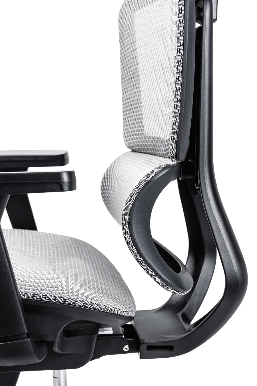 Split: CUSTÓ Split este echipat pentru versatilitate totală: plasă elastomerică ventilată, suport lombar reglabil, tetieră 3D și cotiere 3D pentru ajustare milimetrică. Reglarea pe înălțime a spătarului și șezutul glisant adaptă scaunul la orice statură. Suportul pentru picioare și umerașul integrat transformă spațiul într-o mini-zonă de relaxare fără a ieși din fluxul de lucru. Mecanismul sincron menține echilibrul ergonomic, iar roțile din poliuretan se mișcă lin pe pardoseală. Finisajul gri subtil se potrivește birourilor high-tech care favorizează soluții all-in-one.