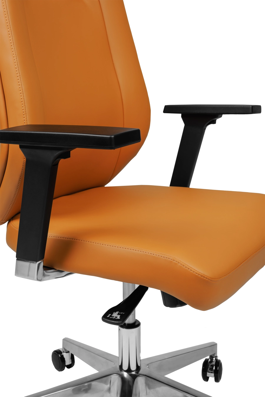 Barcelona: CUSTÓ Barcelona combină suplețea pielii artificiale de calitate premium cu avantajul cotierelor 3D, care se reglează rapid pe înălțime, adâncime și rotație pentru o postură relaxată la tastatură. Șezutul ergonomic este capitonat cu spumă de înaltă densitate, iar spătarul urmează linia spatelui, tetiera fixă susținând coloana cervicală în pauzele scurte. Mecanismul de balansare îți permite să alternezi între lucru intens și destindere. Accentele oranj energizează spațiul de lucru și adaugă personalitate fără a distrage atenția.