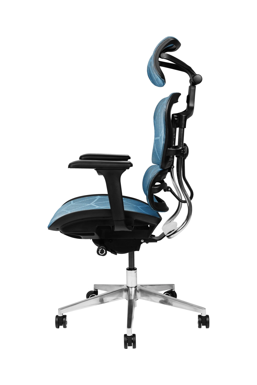 Torino: CUSTÓ Torino aduce ergonomie completă: spătar și șezut din plasă elastomerică pentru răcire constantă, spătar reglabil pe înălțime și șezut glisant pentru adâncime personalizată. Suportul lombar ajustabil reduce presiunea de pe coloană, iar tetiera 3D elimină tensiunea din zona cervicală. Cotierele 3D se adaptează tastării, prezentărilor și momentelor de relaxare. Mecanismul sincron urmărește mișcările naturale ale corpului, menținând postura corectă. Roțile din poliuretan alunecă silențios, protejând pardoseala. Finisajul albastru se potrivește spațiilor de lucru creative.
