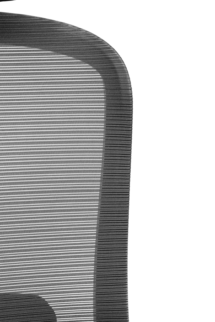 Bergamo: CUSTÓ Bergamo îmbină performanța ergonomicii cu designul modern: șezutul tapițat din stofă oferă confort constant, iar spătarul din plasă elastomerică asigură o ventilație optimă pe durata întregii zile de lucru. Suportul lombar reglabil 3D permite ajustarea pe înălțime, adâncime și adâncire, adaptându-se perfect curburii naturale a spatelui și reducând tensiunea în zona inferioară. Tetiera reglabilă pe înălțime oferă susținere suplimentară pentru cap și gât, iar cotierele reglabile 3D permit ajustarea în înălțime, adâncire și lățime, asigurând o poziție naturală a brațelor în orice activitate. Mecanismul sincron cu blocare într-o poziție și baza stelată din plastic dur, echipată cu roți din poliuretan, garantează stabilitate și mobilitate lină pe diferite tipuri de suprafețe. Designul all-black conferă o notă sobru-executivă, potrivită pentru spații profesionale unde confortul și profesionalismul sunt esențiale.